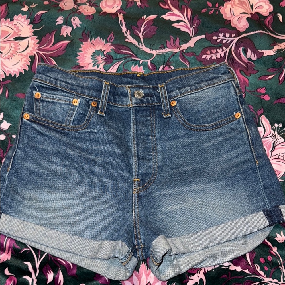 Levi’s High Rise Button Fly Jean Shorts W27